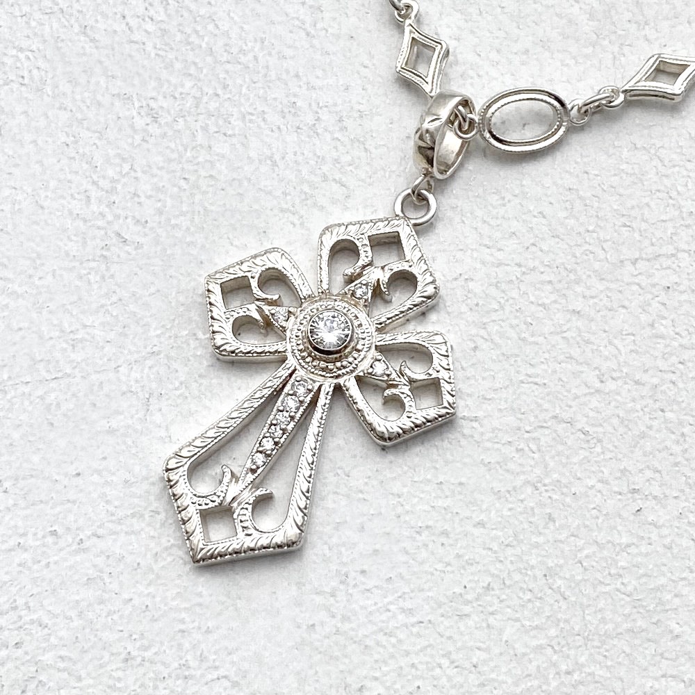 ETCHED CATHEDRAL CROSS SILVER PENDANT/ZIRCONIA