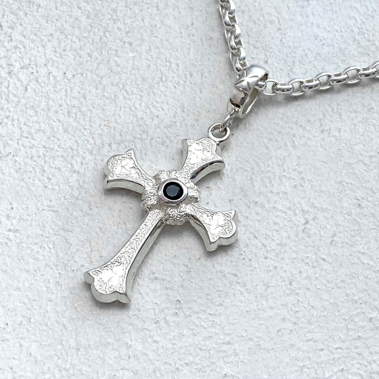 ANTIQUE LEAF CROSS SILVER PENDANT/ONYX Pendant（ペンダント） Loree