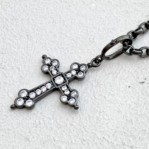 MEDIUM GOTHIC CROSS SILVER/ZIRCONIA BLACK RUTHENIUM BLACK